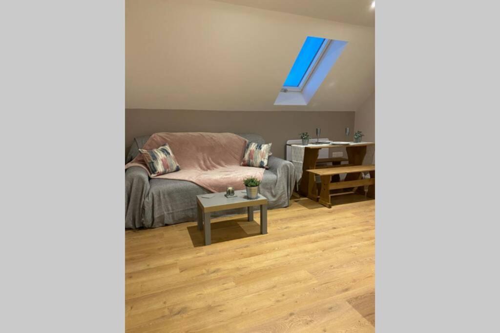 Prospect Perch - Studio Apartment, Wells Bagian luar foto